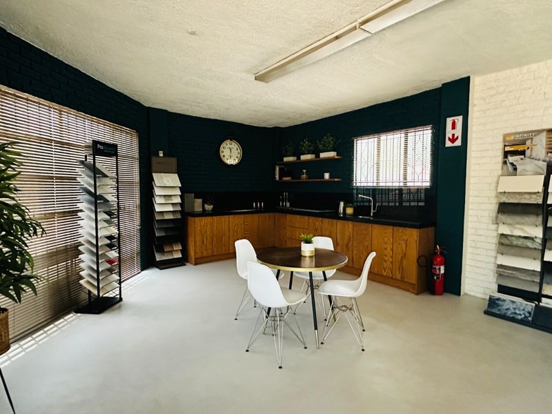 706m2 Stand-Alone Industrial Warehouse For Sale in Hennopspark, Centurion - Photo 4