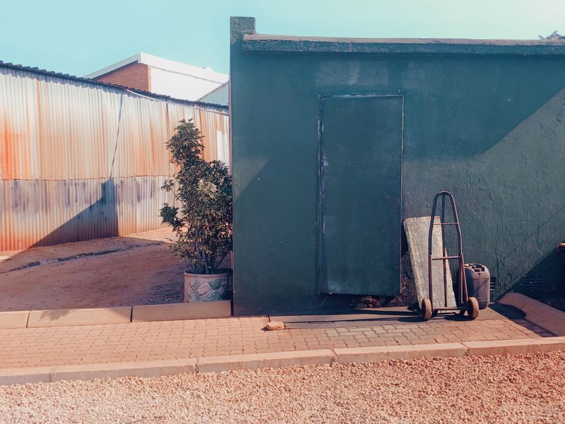 Industrial workshop to let - Photo 10