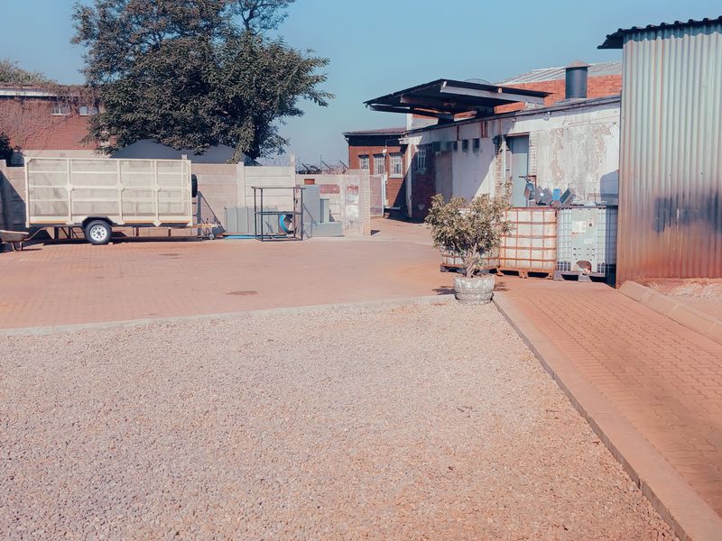 Industrial workshop to let - Photo 7