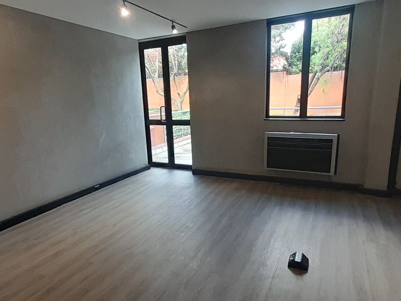 Affordable Ground Floor Office with Private Balcony - Photo 10