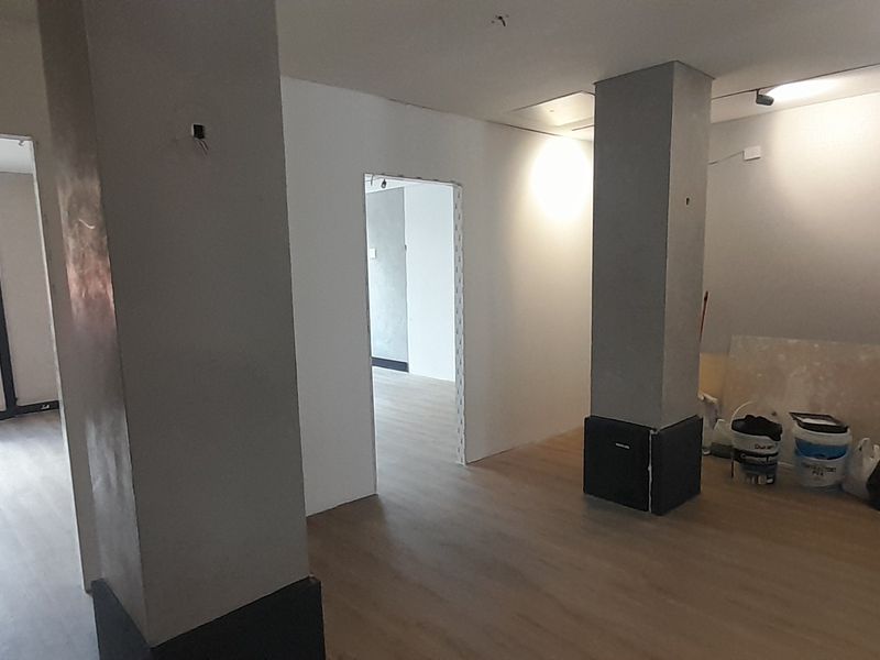 Affordable Ground Floor Office with Private Balcony - Photo 3