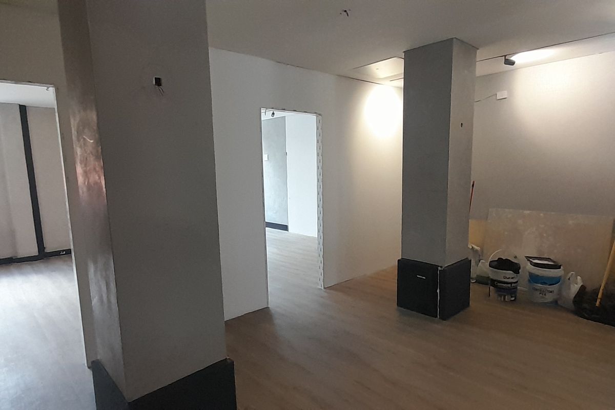 Affordable Ground Floor Office with Private Balcony - Photo 3
