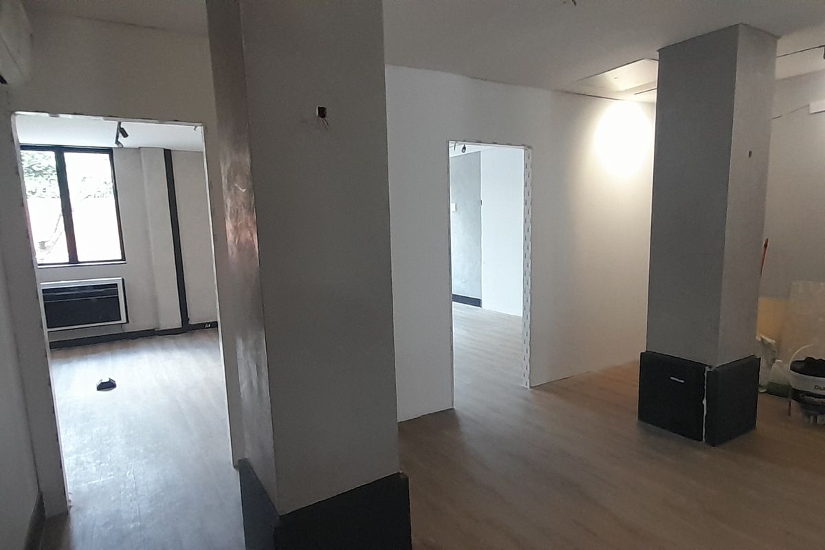 Affordable Ground Floor Office with Private Balcony - Photo 2