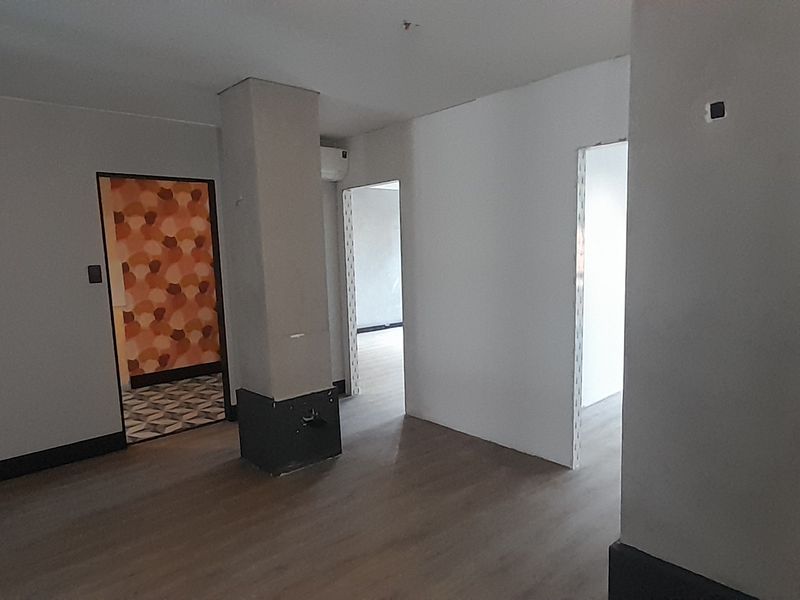 Affordable Ground Floor Office with Private Balcony - Photo 5