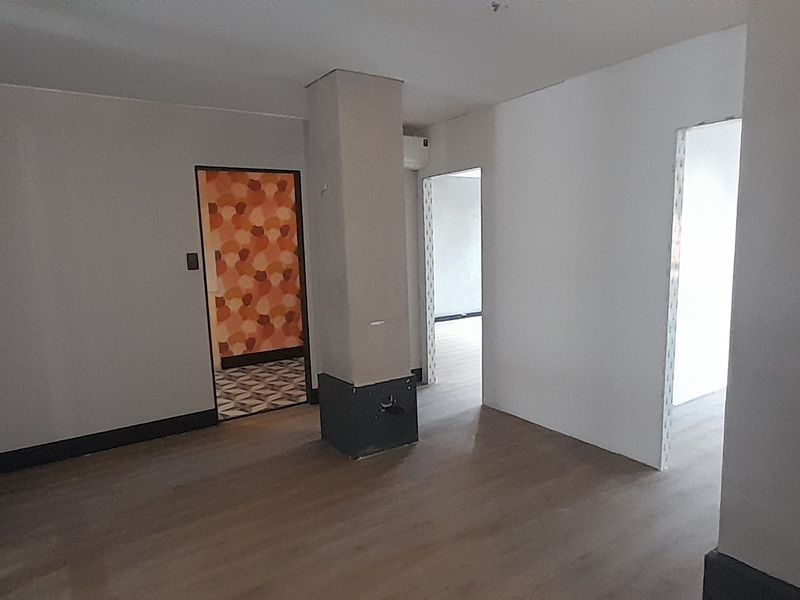 Affordable Ground Floor Office with Private Balcony - Photo 4