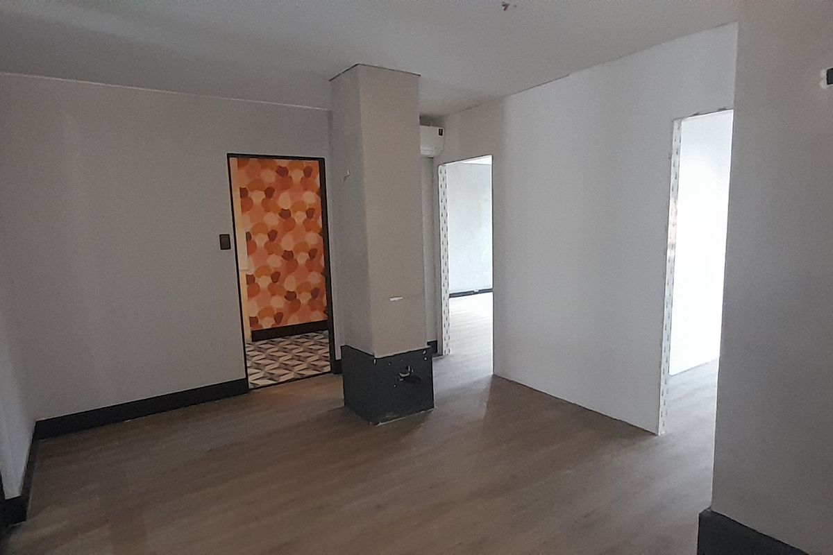 Affordable Ground Floor Office with Private Balcony - Photo 4