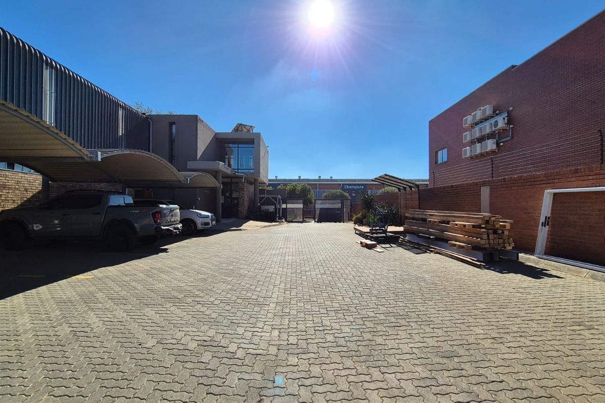 Premium 1,170m2 A-Grade Warehouse and Office Combo To Let | Secure N4 Industrial Node - Photo 2