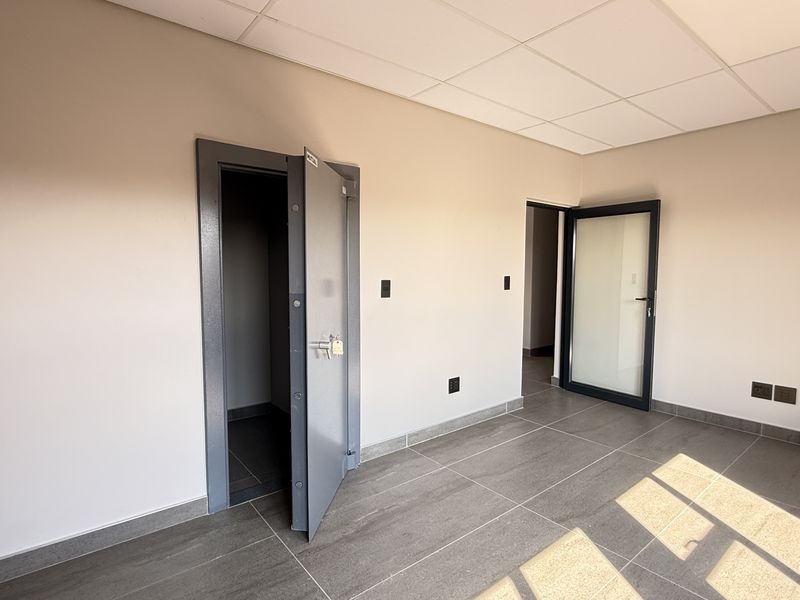 Brand-New P-Grade Warehouse To Let in Westhills Business Estate - Photo 9