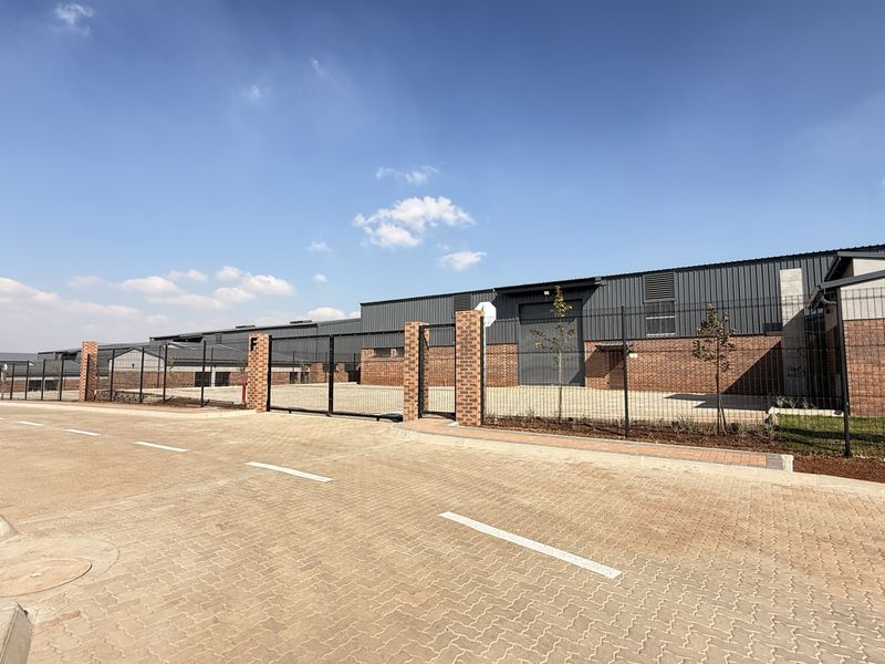Brand-New P-Grade Warehouse To Let in Westhills Business Estate - Photo 2