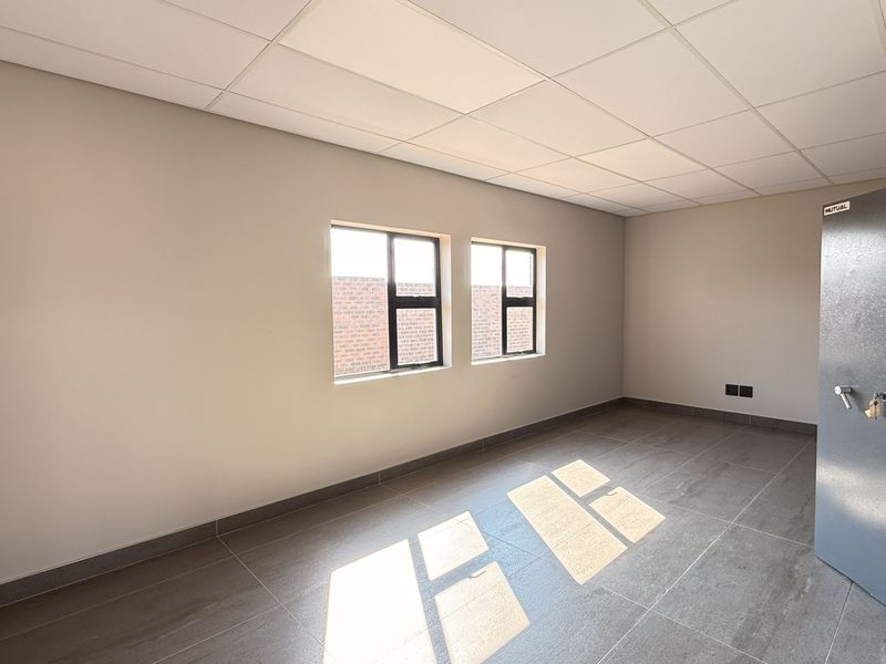 Brand-New P-Grade Warehouse To Let in Westhills Business Estate - Photo 8