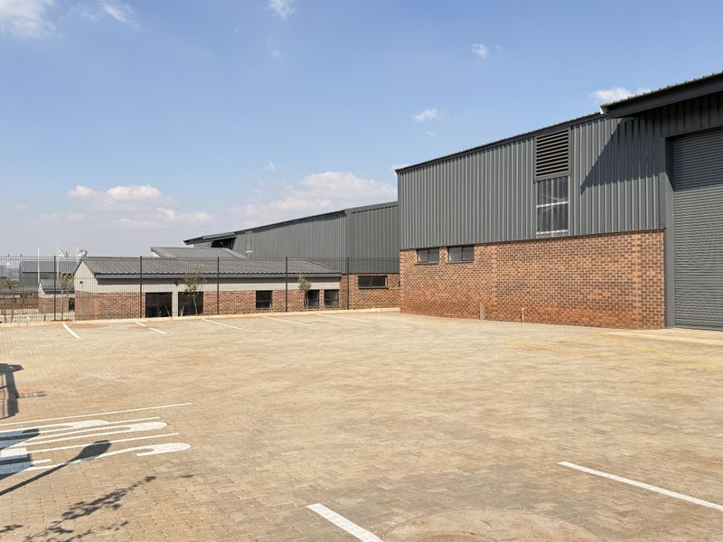 Brand-New P-Grade Warehouse To Let in Westhills Business Estate - Photo 5