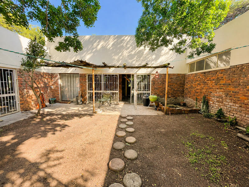 INCREDIBLE SMALL HOLDING BARGAIN IN BRITS – FULLY FURNISHED & PRICED TO SELL FAST! - Photo 3