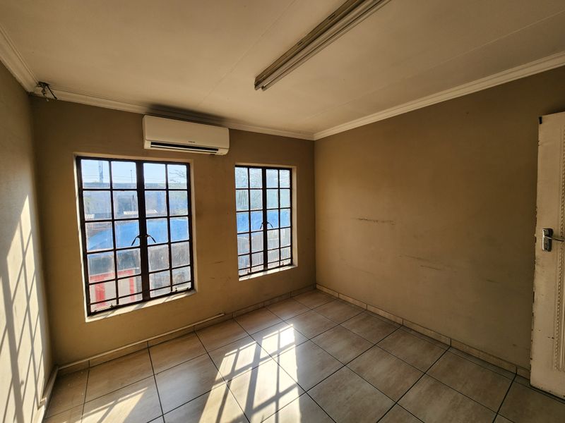 Expand Your Operations with this 530m2 Warehouse from a High-Demand Silverton Industrial Address - Photo 4