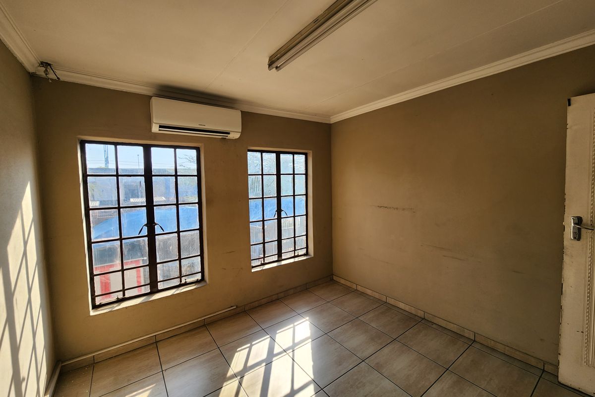 Expand Your Operations with this 530m2 Warehouse from a High-Demand Silverton Industrial Address - Photo 4
