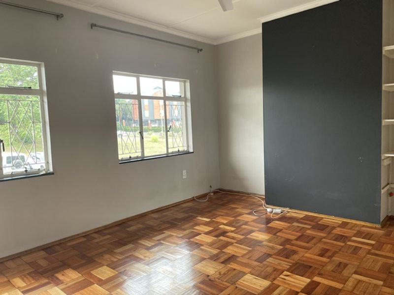 Ideal Offices for Convenience in Central Westvlle - Photo 8