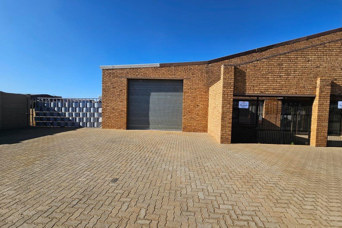 Perfectly located commercial for sale in Naledi - Photo 2