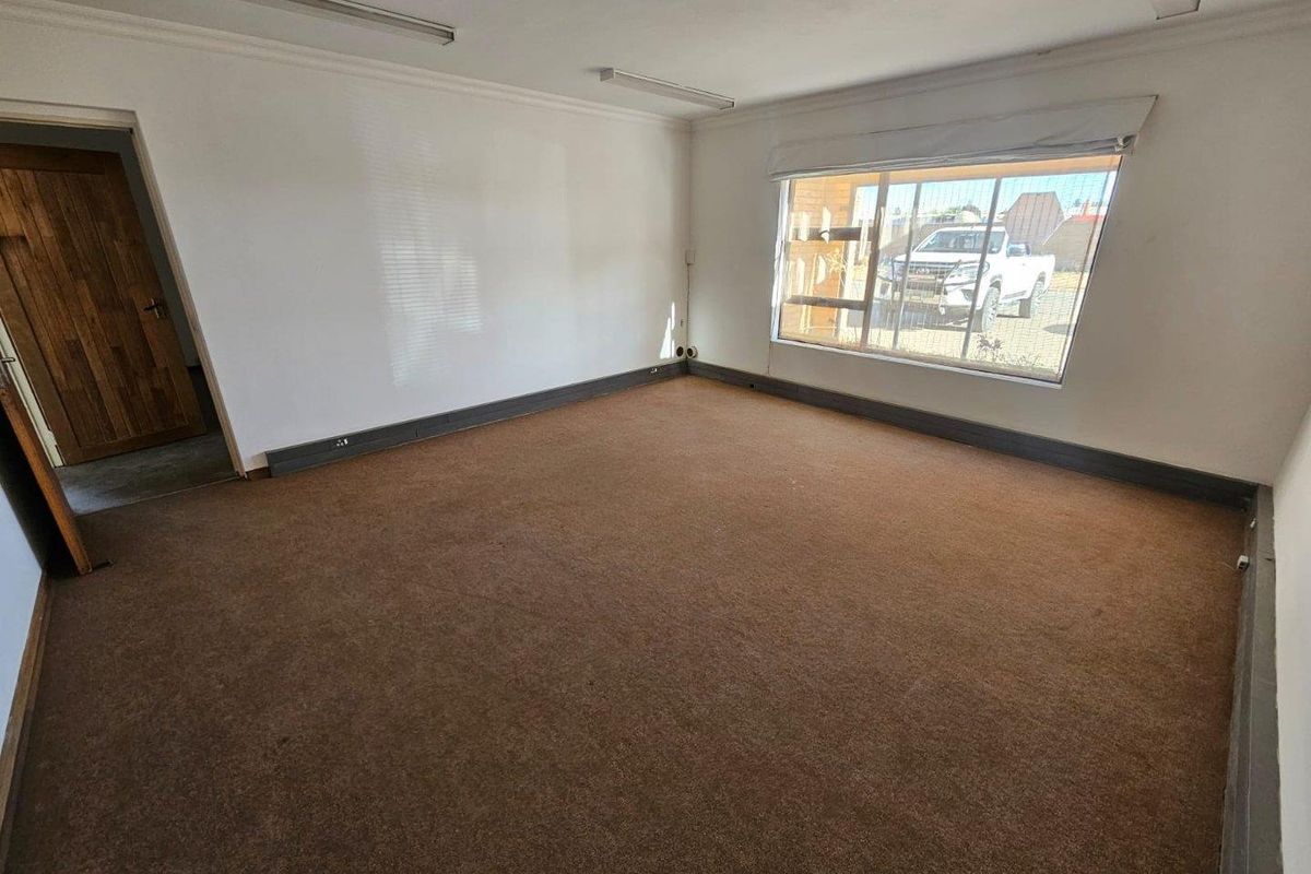 Perfectly located commercial for sale in Naledi - Photo 5