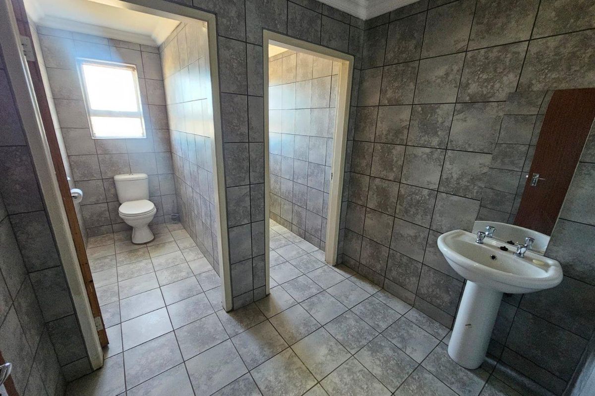 Perfectly located commercial for sale in Naledi - Photo 4