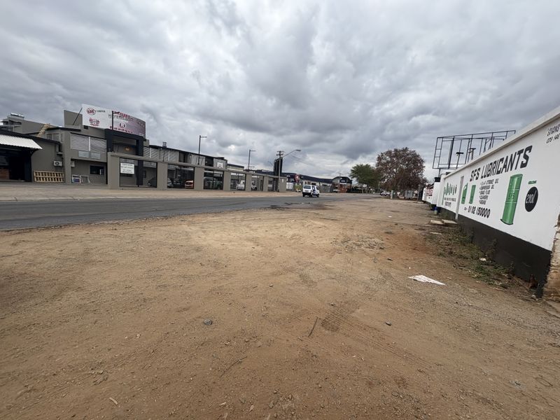 Industrial Property For Sale in Silverton Prime Location and Main Road - Photo 3