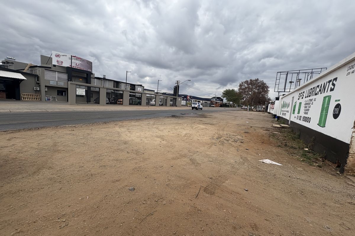 Industrial Property For Sale in Silverton Prime Location and Main Road - Photo 3