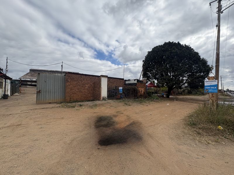 Industrial Property For Sale in Silverton Prime Location and Main Road - Photo 4