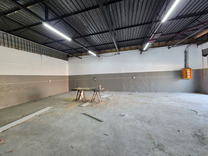 208m2 Warehouse with Interlink Access To Let in The Tannery - Photo 6