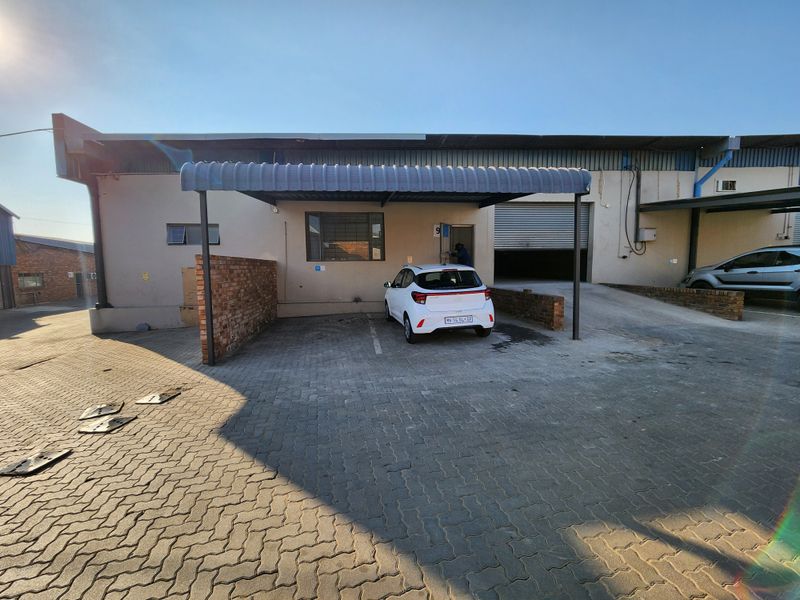208m2 Warehouse with Interlink Access To Let in The Tannery - Photo 1
