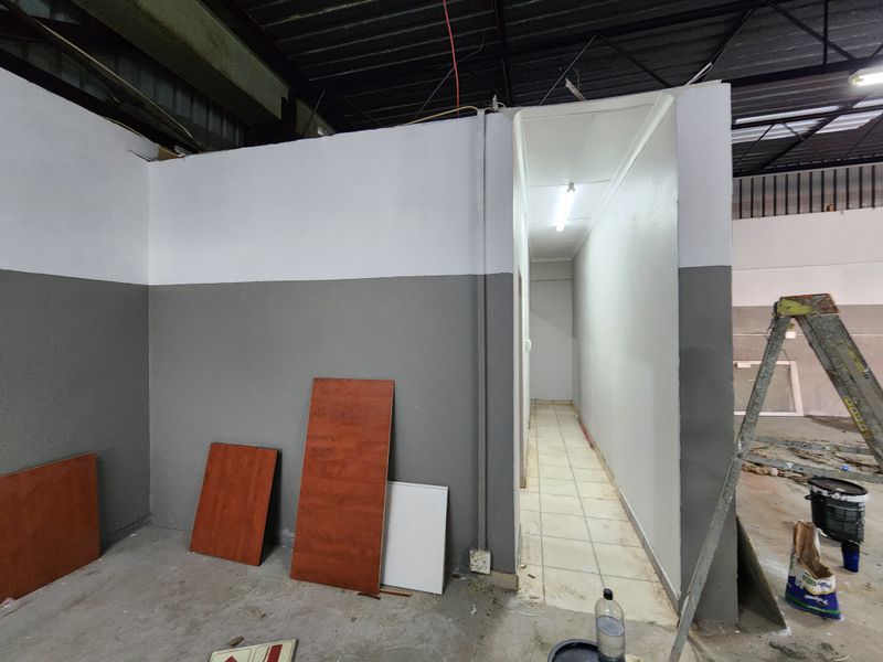 208m2 Warehouse with Interlink Access To Let in The Tannery - Photo 9