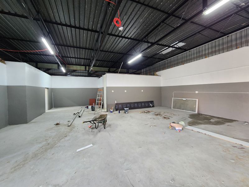 208m2 Warehouse with Interlink Access To Let in The Tannery - Photo 3