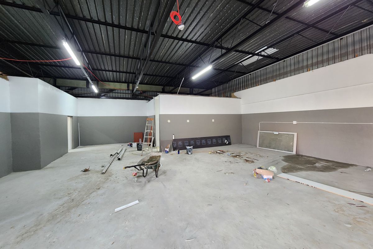 208m2 Warehouse with Interlink Access To Let in The Tannery - Photo 3
