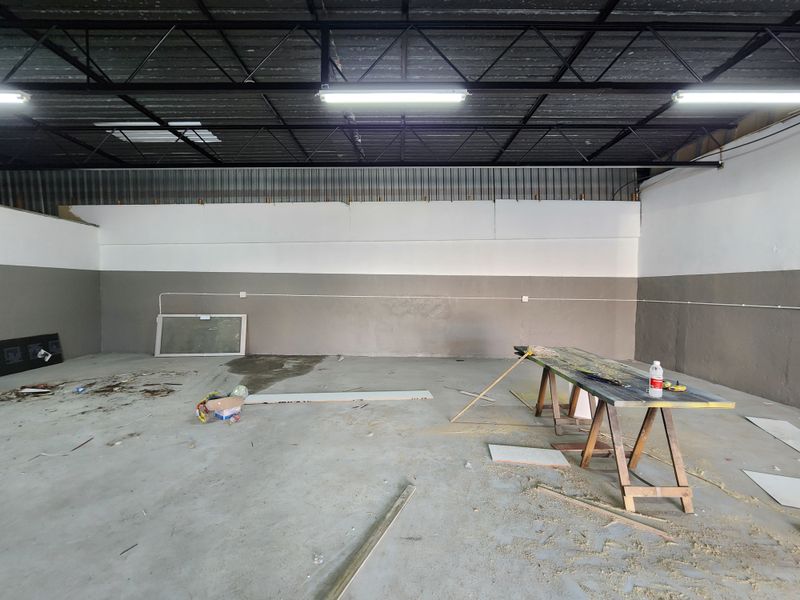 208m2 Warehouse with Interlink Access To Let in The Tannery - Photo 5