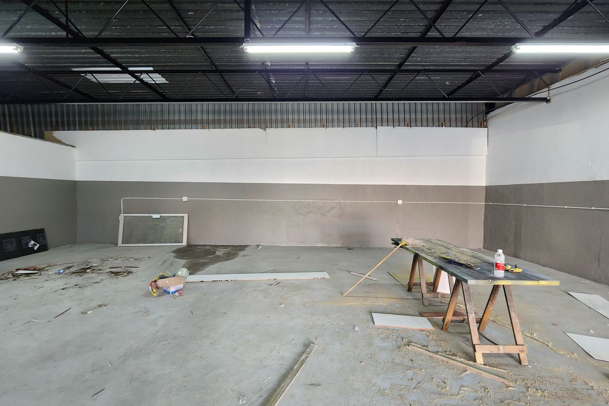 208m2 Warehouse with Interlink Access To Let in The Tannery - Photo 5
