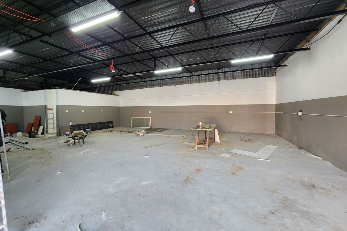208m2 Warehouse with Interlink Access To Let in The Tannery - Photo 2