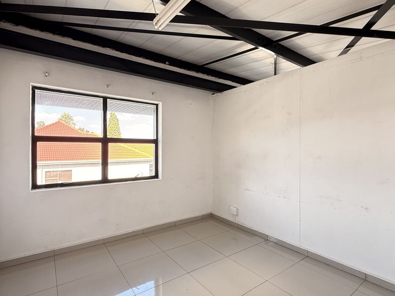Strategically Located Industrial Space for Logistics and Service Operators - Photo 10