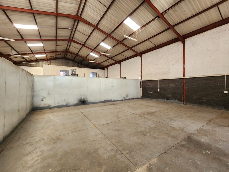 Well located 213m2 Warehouse To Let in Silverton, Secure Industrial Space - Photo 10