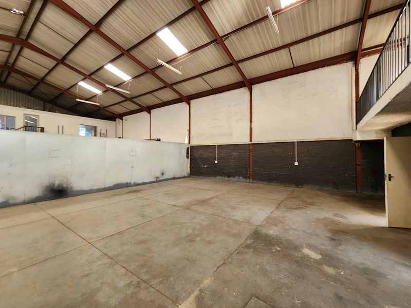 Well located 213m2 Warehouse To Let in Silverton, Secure Industrial Space - Photo 9
