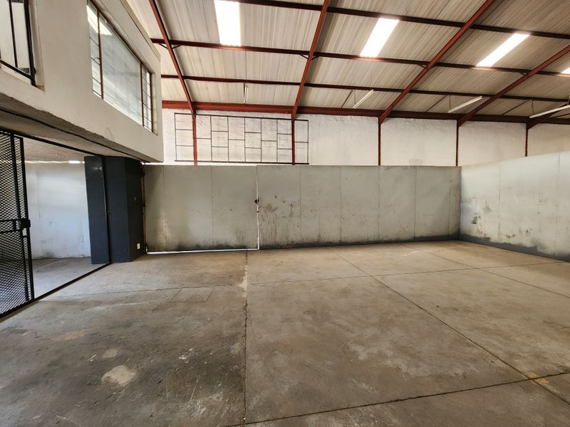Well located 213m2 Warehouse To Let in Silverton, Secure Industrial Space - Photo 8