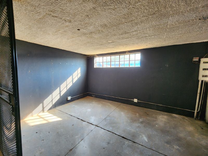 Well located 213m2 Warehouse To Let in Silverton, Secure Industrial Space - Photo 6