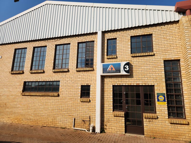 Well located 213m2 Warehouse To Let in Silverton, Secure Industrial Space - Photo 2