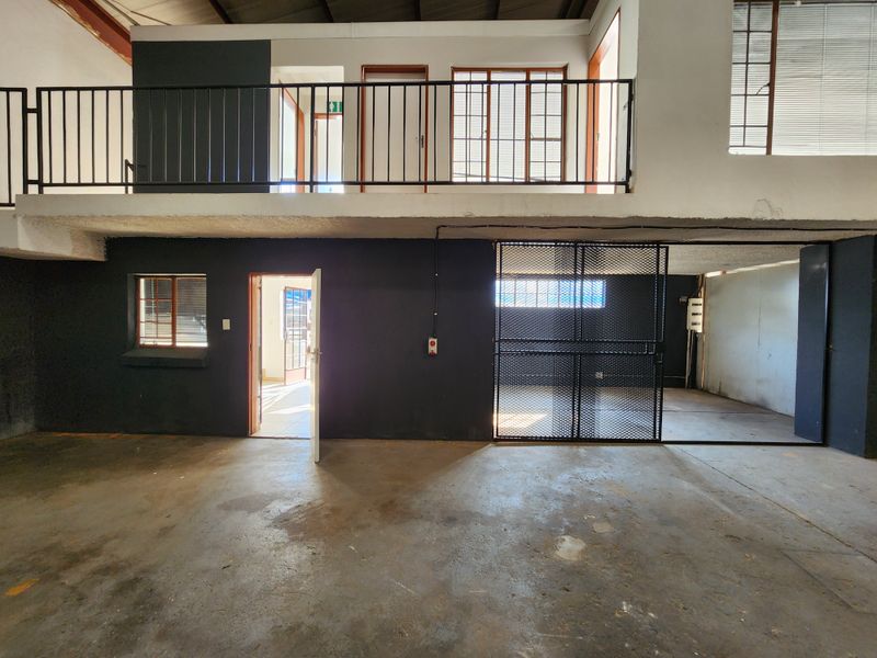Well located 213m2 Warehouse To Let in Silverton, Secure Industrial Space - Photo 3