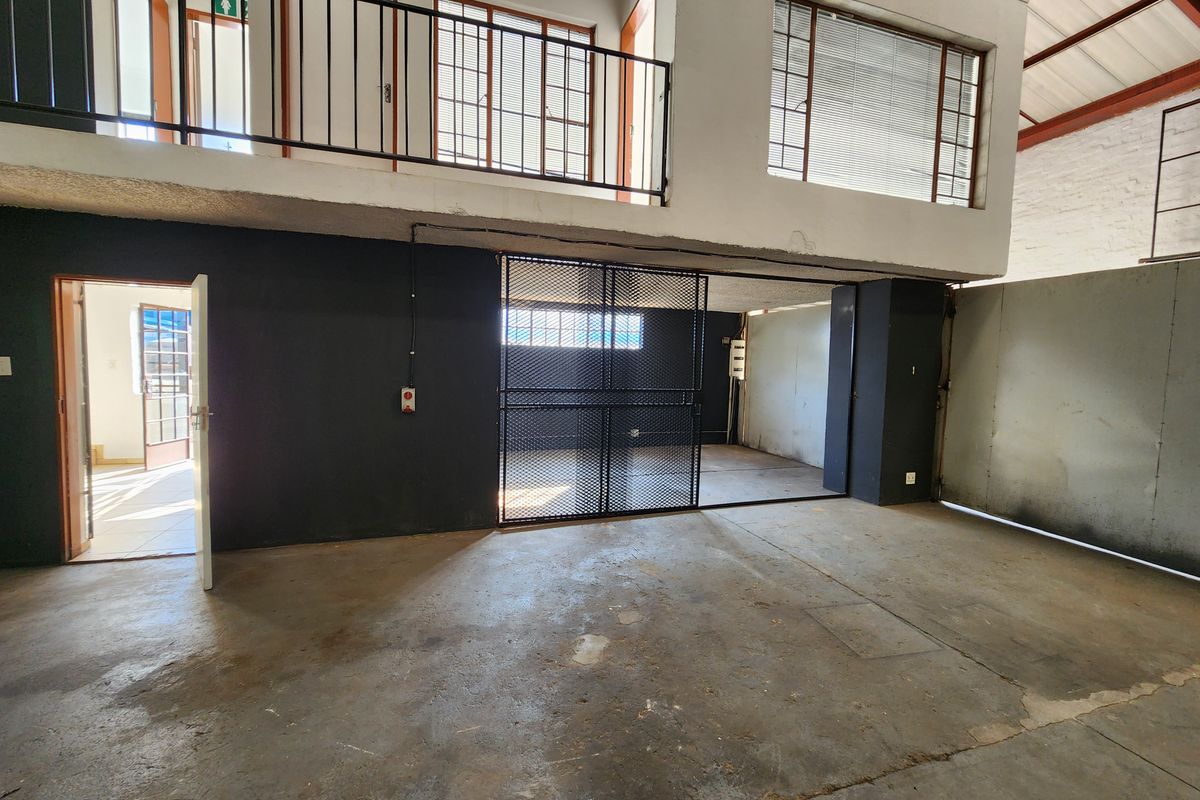 Well located 213m2 Warehouse To Let in Silverton, Secure Industrial Space - Photo 4