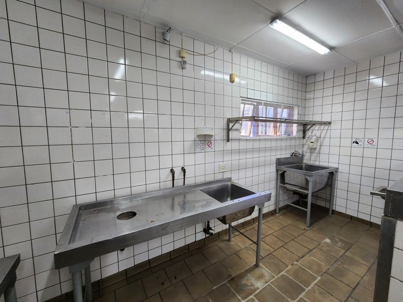 130m2 Ground Floor Commercial Kitchen Space To Let in Secure Montana Business Area - Photo 7