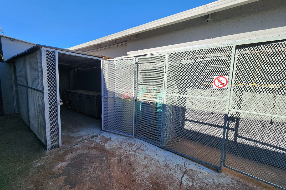 130m2 Ground Floor Commercial Kitchen Space To Let in Secure Montana Business Area - Photo 2