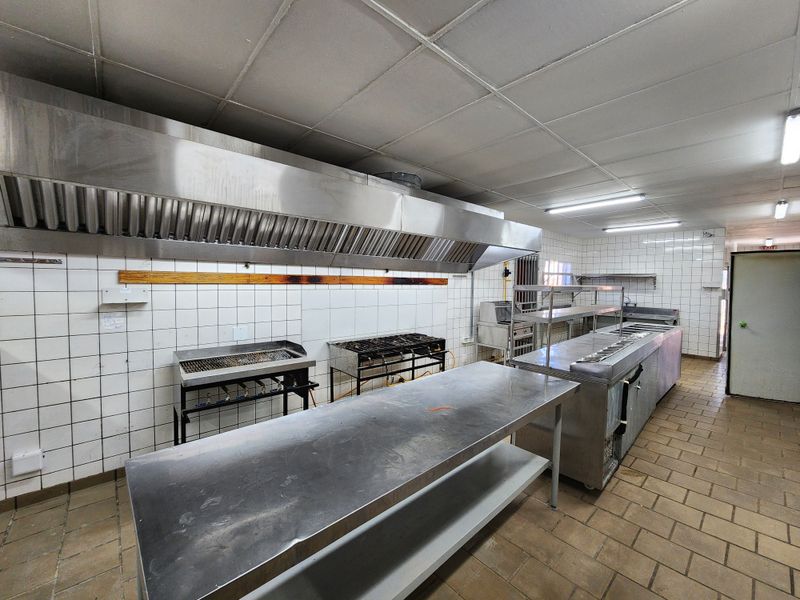 130m2 Ground Floor Commercial Kitchen Space To Let in Secure Montana Business Area - Photo 3
