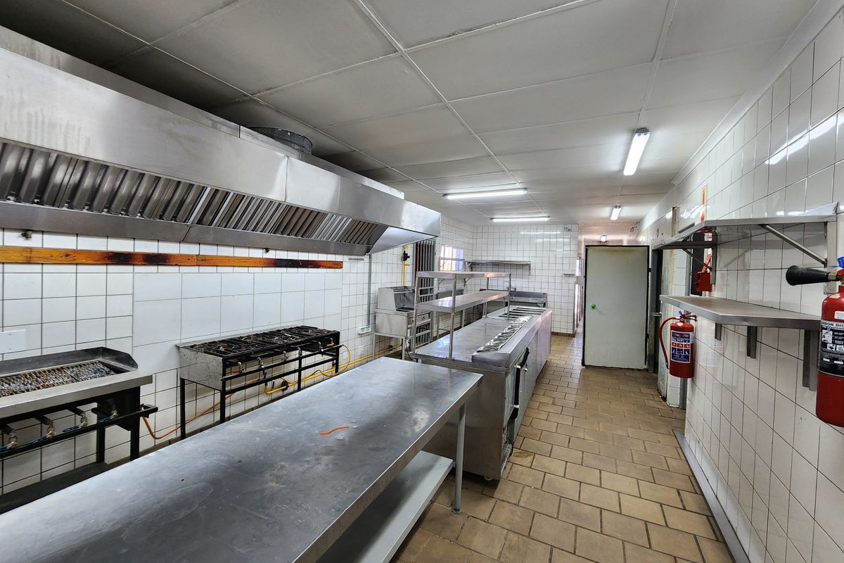 130m2 Ground Floor Commercial Kitchen Space To Let in Secure Montana Business Area - Photo 4