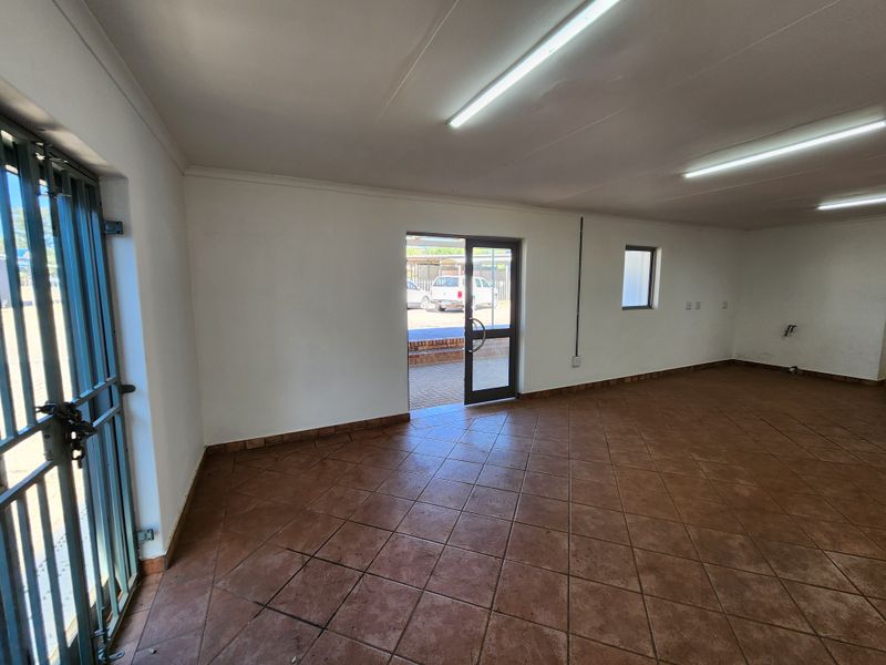 Freestanding 100m2 Ground Floor Retail Office in Montana - Photo 7