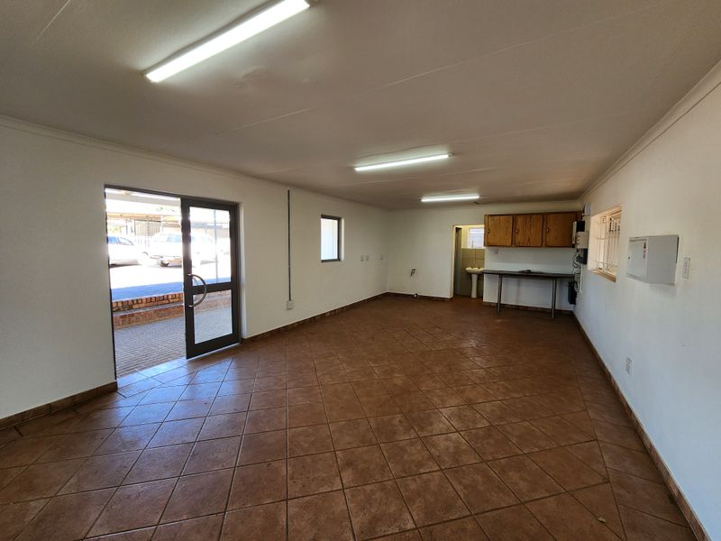 Freestanding 100m2 Ground Floor Retail Office in Montana - Photo 9