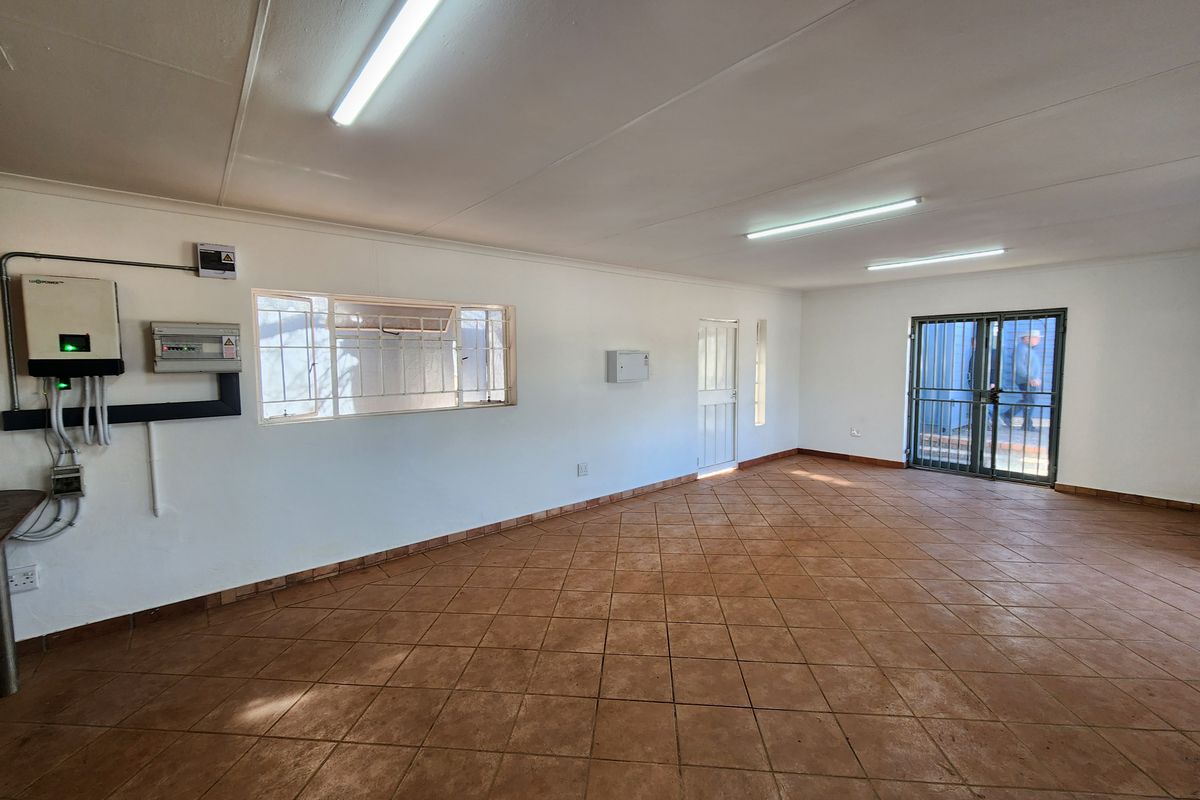 Freestanding 100m2 Ground Floor Retail Office in Montana - Photo 3