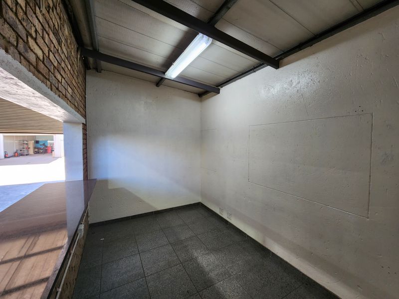 550m2 A-Grade Warehouse with Multiple Roller Shutter Doors in Montana - Photo 7