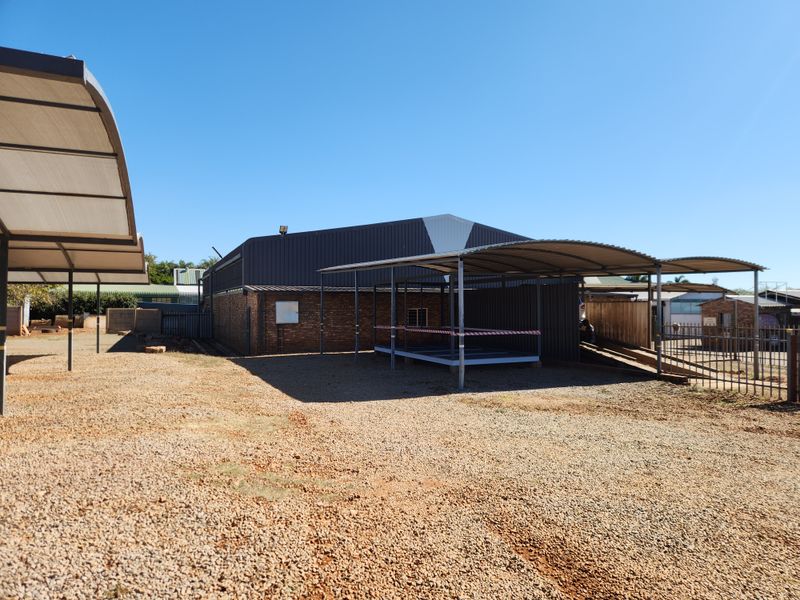 550m2 A-Grade Warehouse with Multiple Roller Shutter Doors in Montana - Photo 1